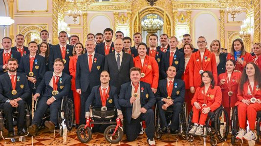 Путин провел встречу с членами паралимпийской команды России