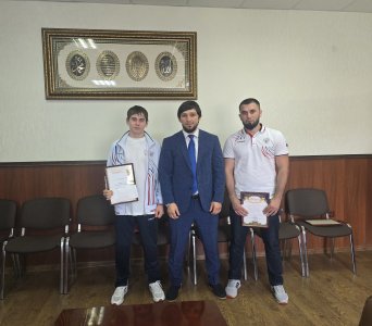 В МИНИСТЕРСТВЕ СПОРТА ИНГУШЕТИИ ЧЕСТВОВАЛИ ПОБЕДИТЕЛЯ ПЕРВЕНСТВА ЕВРОПЫ ПО БОКСУ ХАМЗАТА ФАРГИЕВА