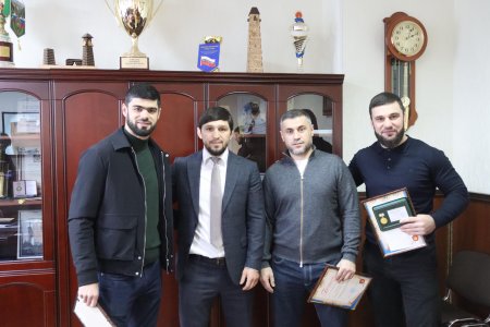 ЧЕМПИОНОВ МИРА ПО СМЕШАННОМУ БОЕВОМУ ЕДИНОБОРСТВУ ЧЕСТВОВАЛИ В МИНИСТЕРСТВЕ СПОРТА ИНГУШЕТИИ